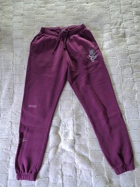 Nike Sportswear Club Jogger Sweatpants Sangria (Dark Magenta) Men's M